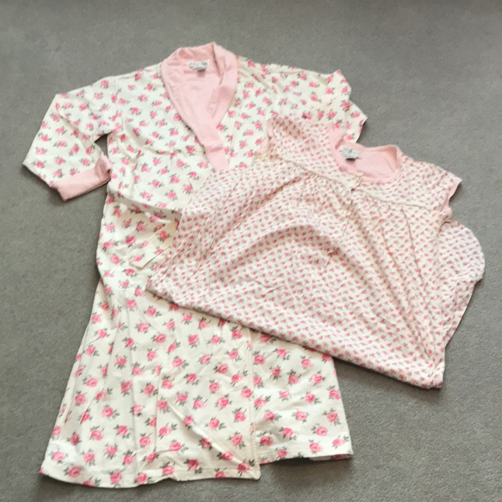 Price Drop‼️ Miss Elaine Nightgown and robe set